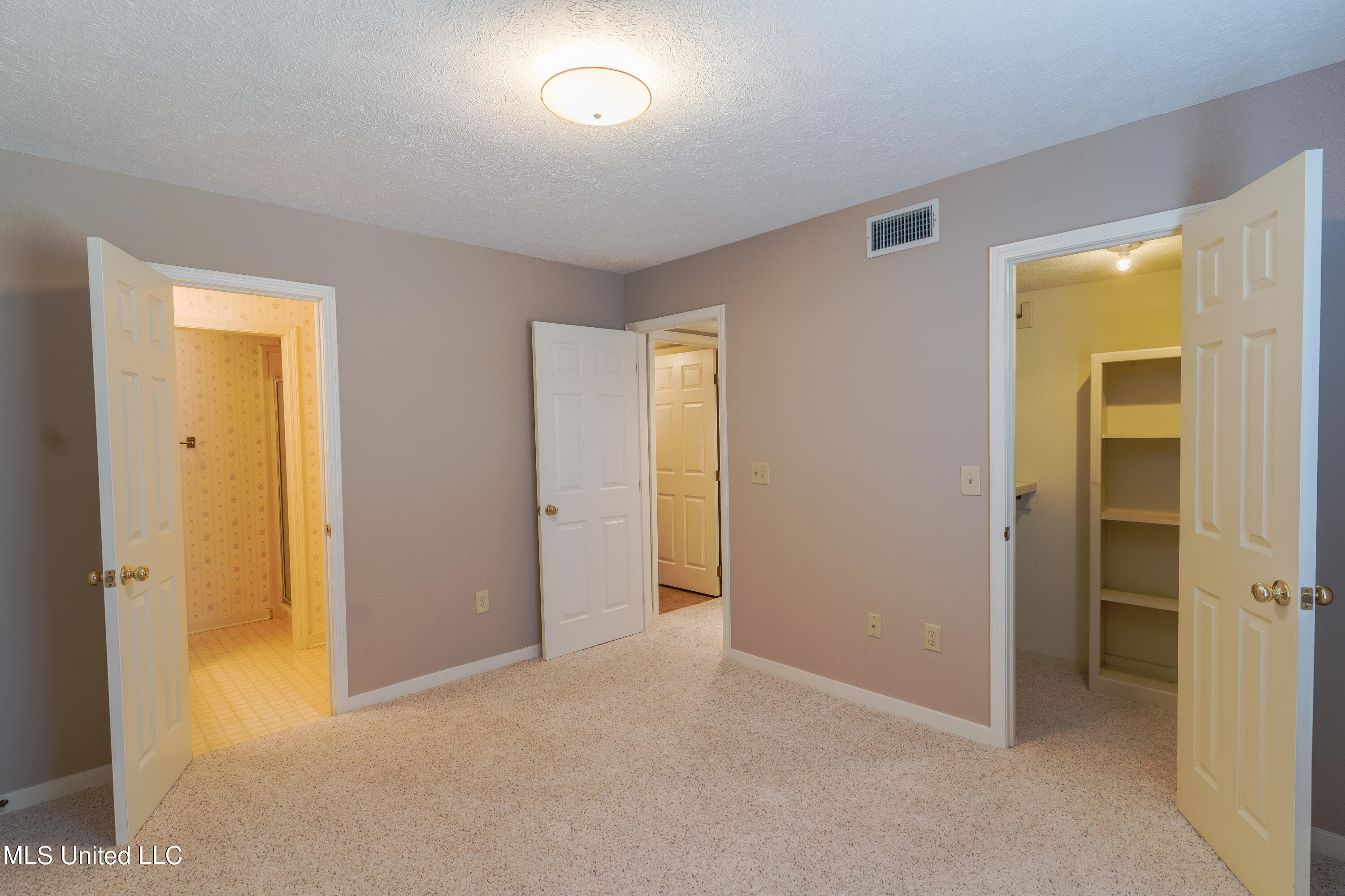 114 Villa Way Clinton, MS 39056 - Photo 27 of 43 27 - Secondary Bedroom
