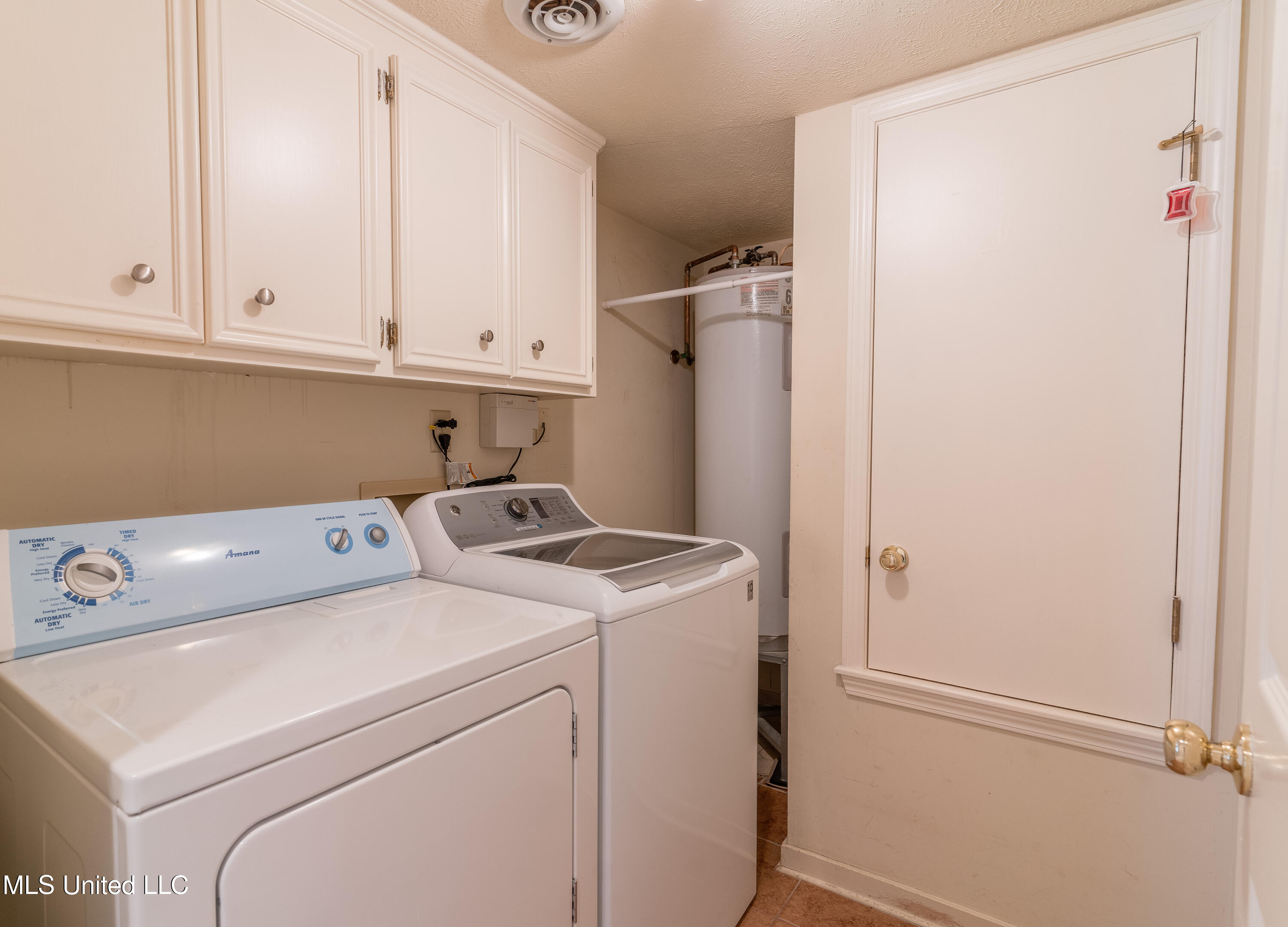 114 Villa Way Clinton, MS 39056 - Photo 35 of 43 36 - Laundry Room