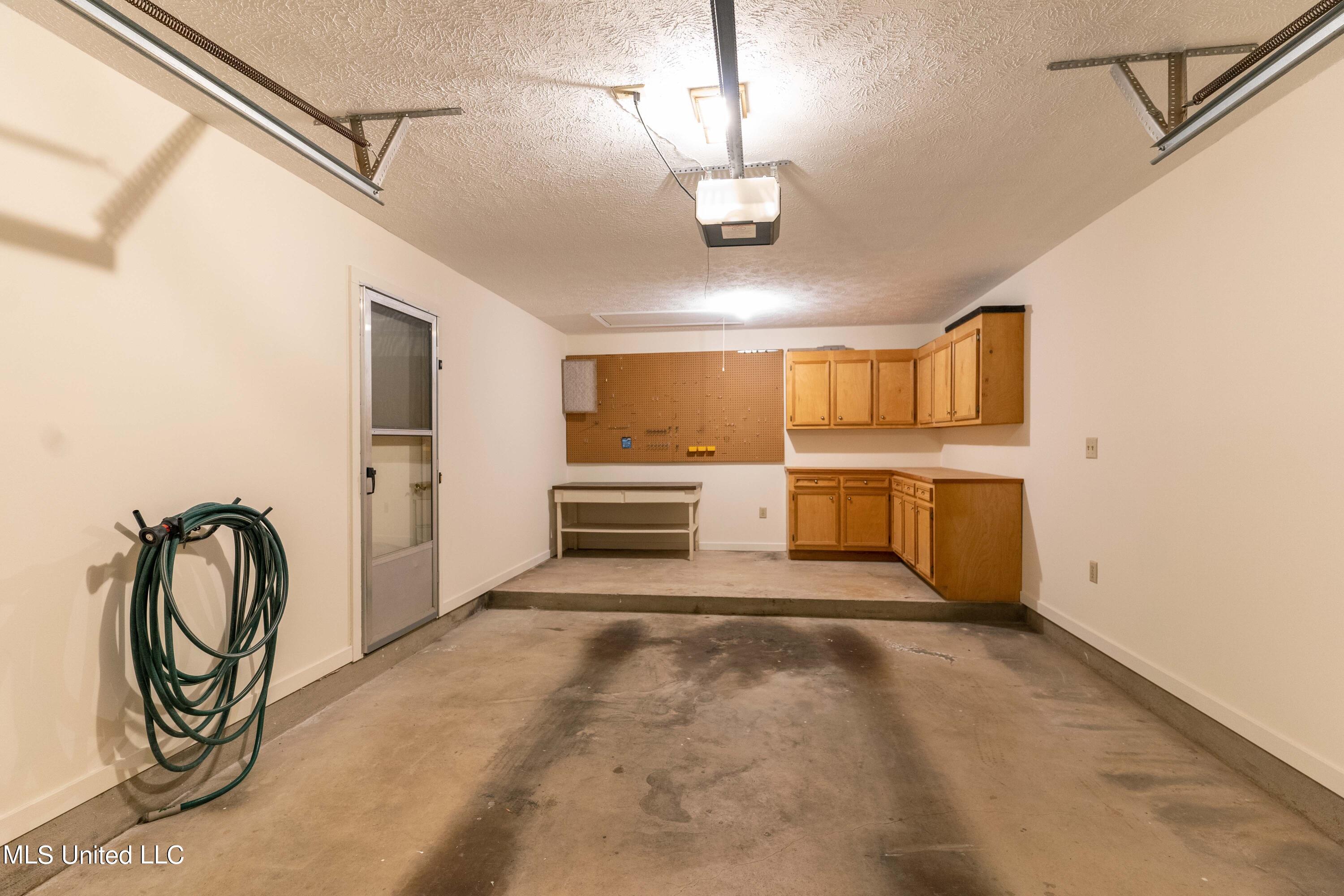 114 Villa Way Clinton, MS 39056 - Photo 36 of 43 37 - Garage