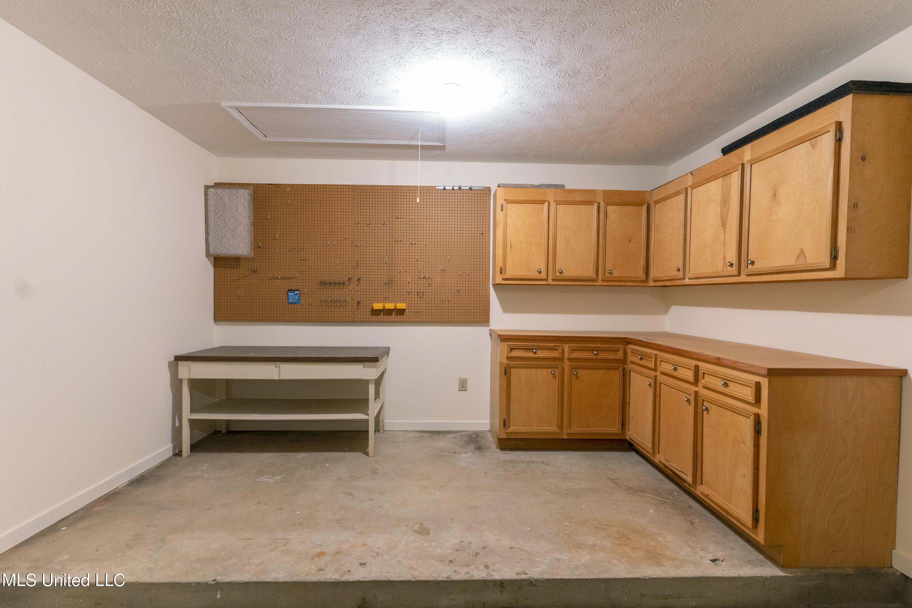 114 Villa Way Clinton, MS 39056 - Photo 37 of 43 38 - Garage