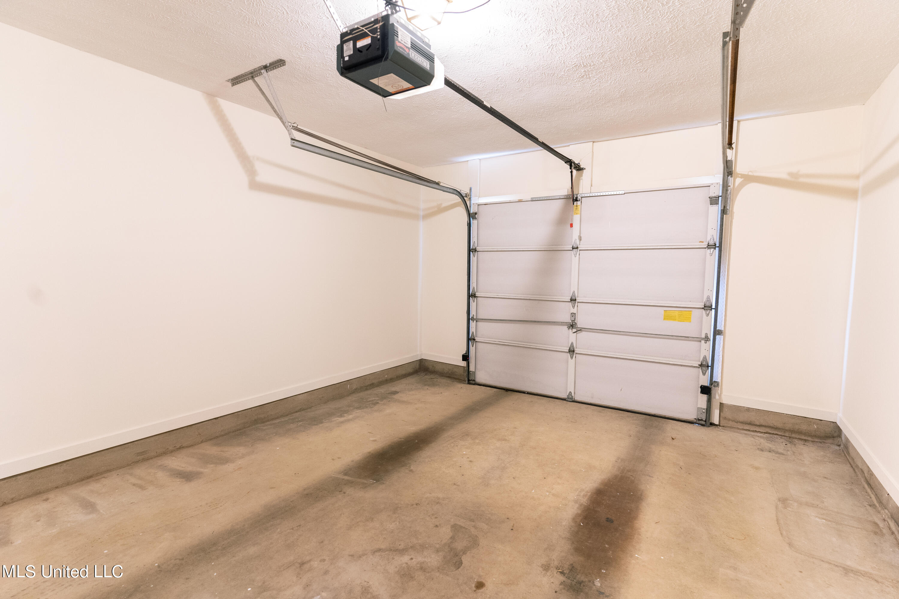 114 Villa Way Clinton, MS 39056 - Photo 39 of 43 40 - Garage