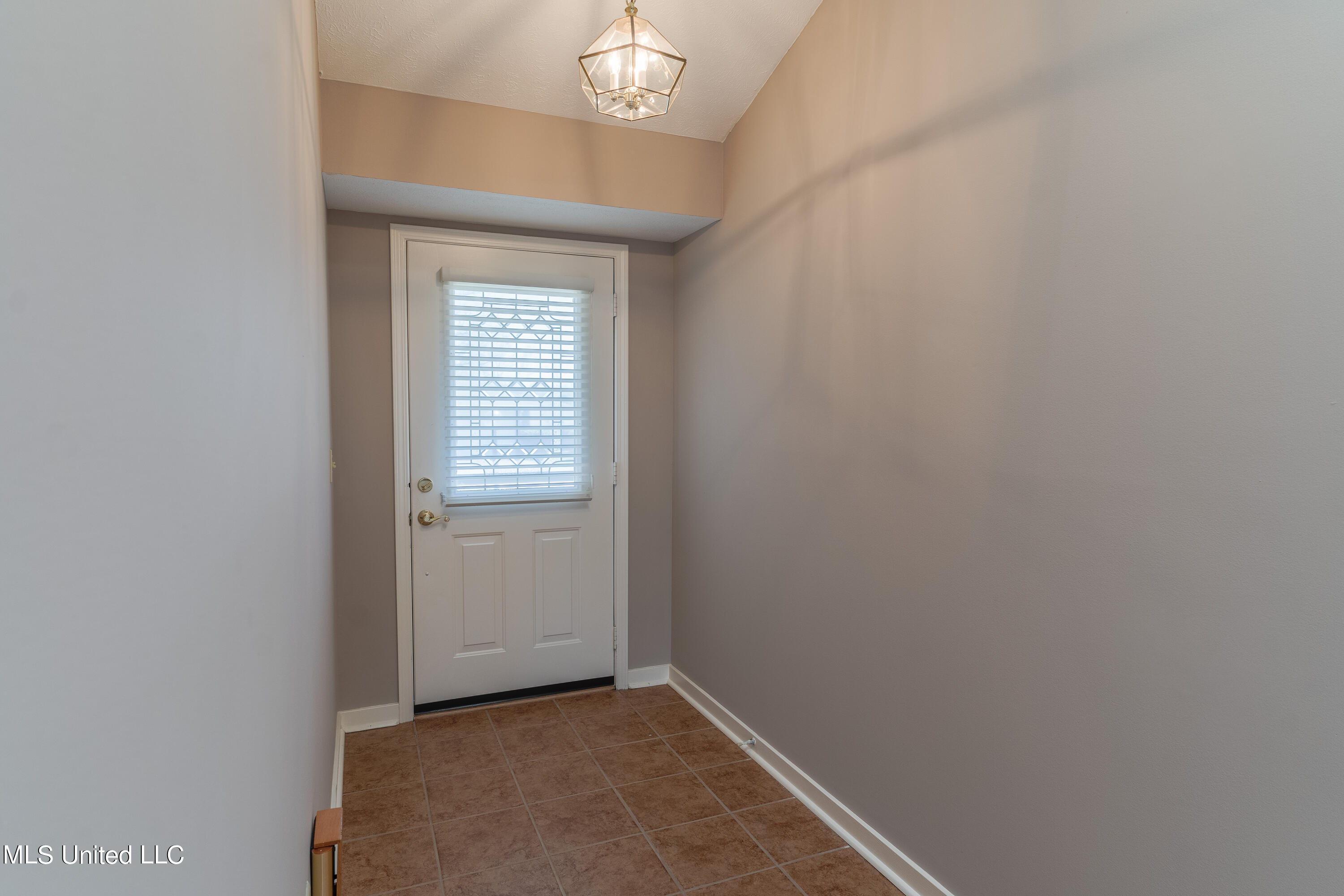 114 Villa Way Clinton, MS 39056 - Photo 7 of 43 35 - Entry