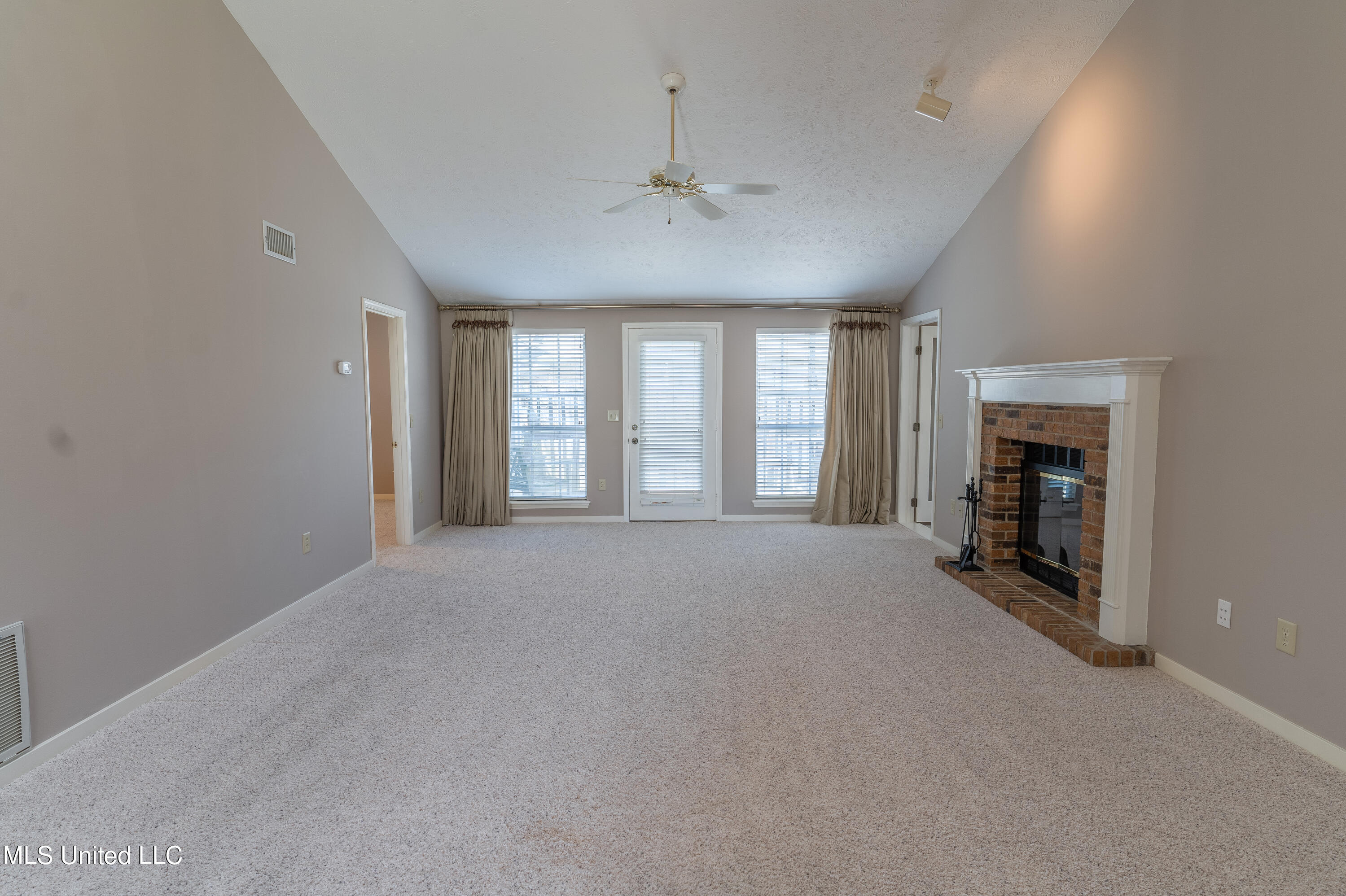 114 Villa Way Clinton, MS 39056 - Photo 8 of 43 7 - Living Room