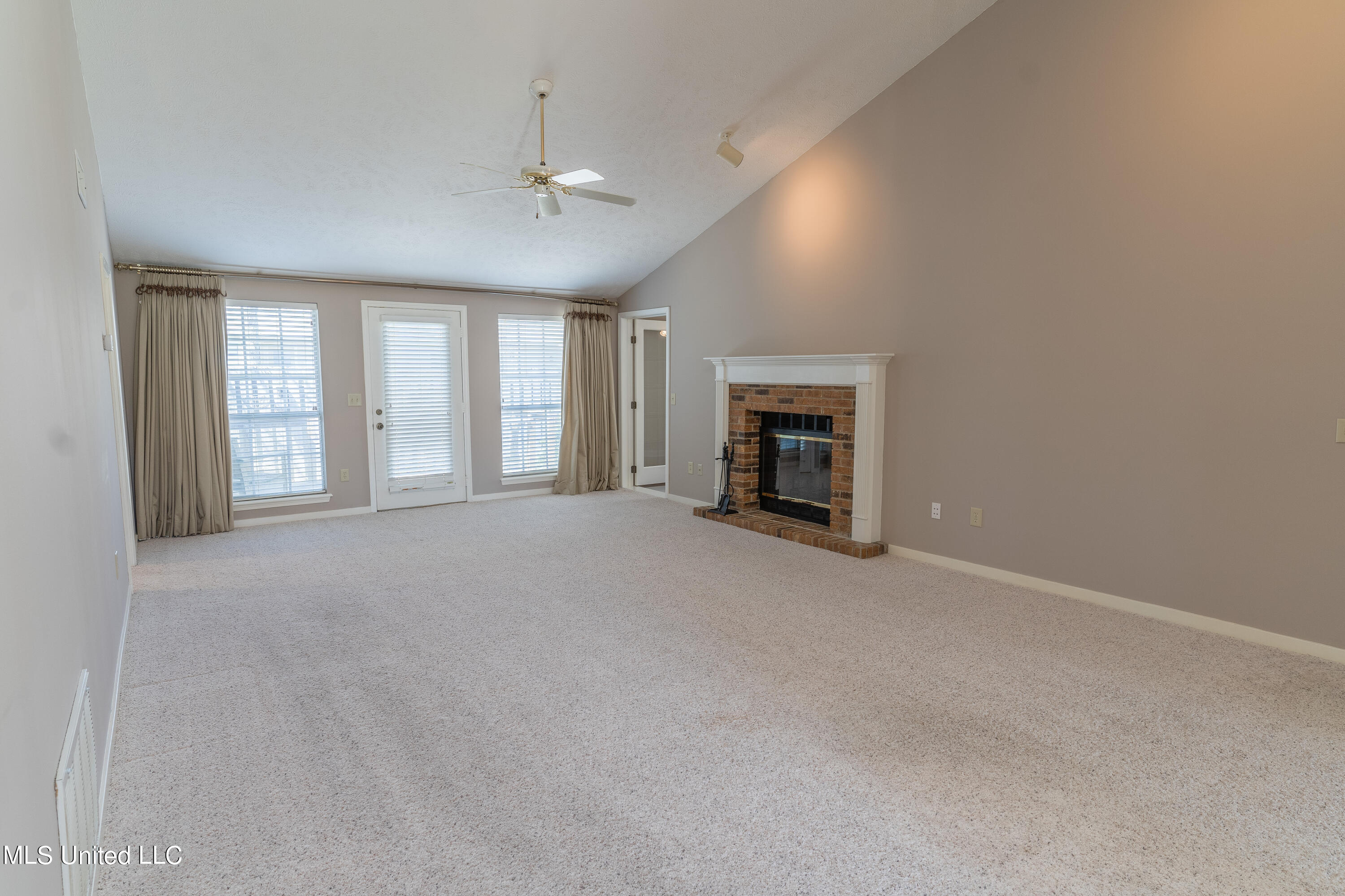 114 Villa Way Clinton, MS 39056 - Photo 9 of 43 8 - Living Room