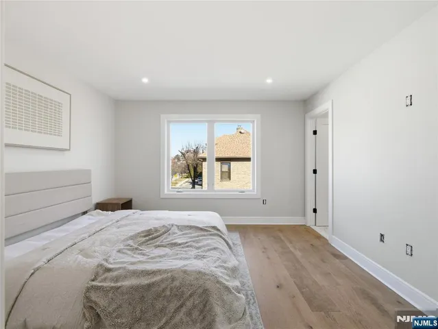 $999,000 | 138-140 Weigands Lane, Unit 1, Secaucus, NJ 07094