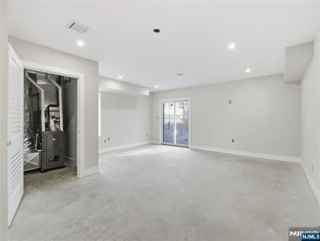 $999,000 | 138-140 Weigands Lane, Unit 1, Secaucus, NJ 07094