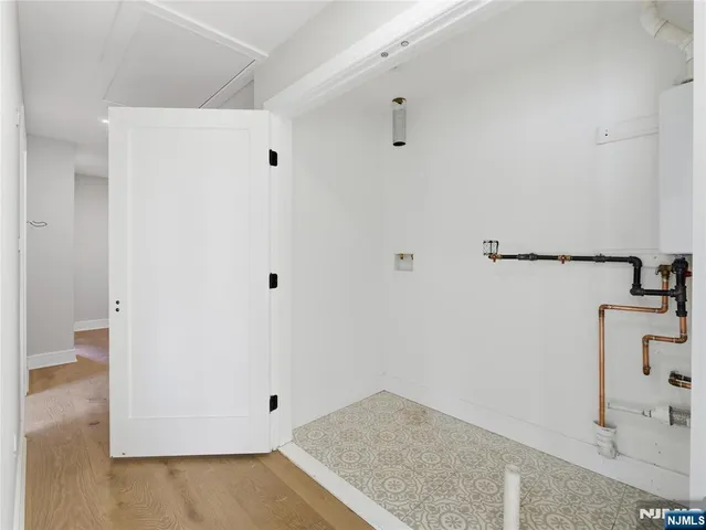 $999,000 | 138-140 Weigands Lane, Unit 1, Secaucus, NJ 07094