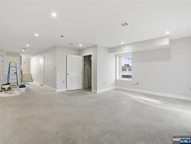 $999,000 | 138-140 Weigands Lane, Unit 1, Secaucus, NJ 07094