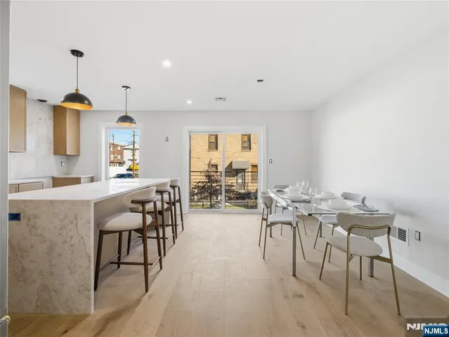 $999,000 | 138-140 Weigands Lane, Unit 1, Secaucus, NJ 07094