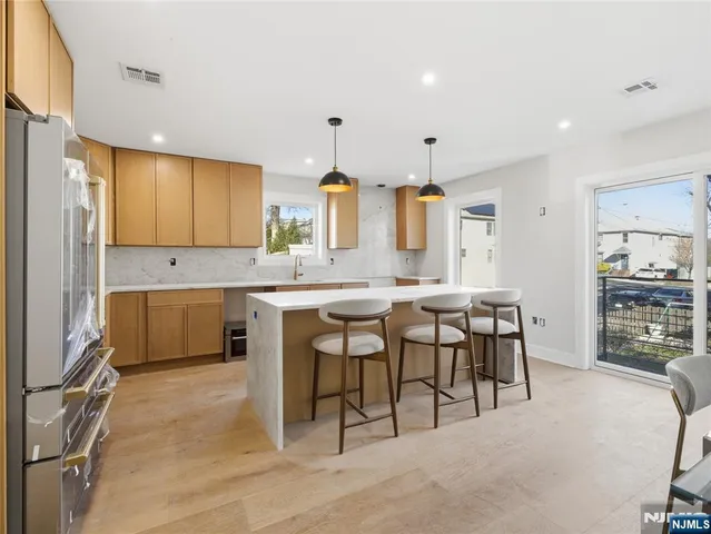 $999,000 | 138-140 Weigands Lane, Unit 1, Secaucus, NJ 07094