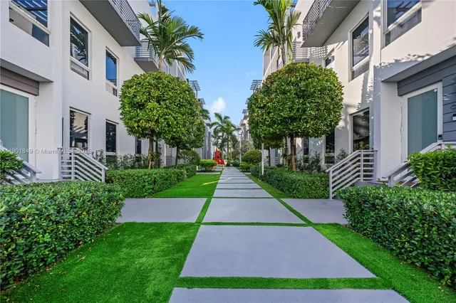 a view of a yard with plants