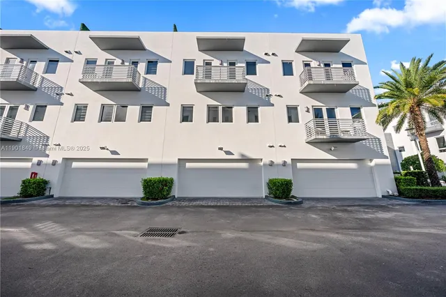 $875,000 | 9153 Northwest 33rd Street, Doral, FL 33178