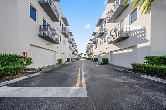 $875,000 | 9153 Northwest 33rd Street, Doral, FL 33178