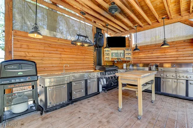 $1,998,000 | 5260 North Jones Boulevard, Las Vegas, NV 89130