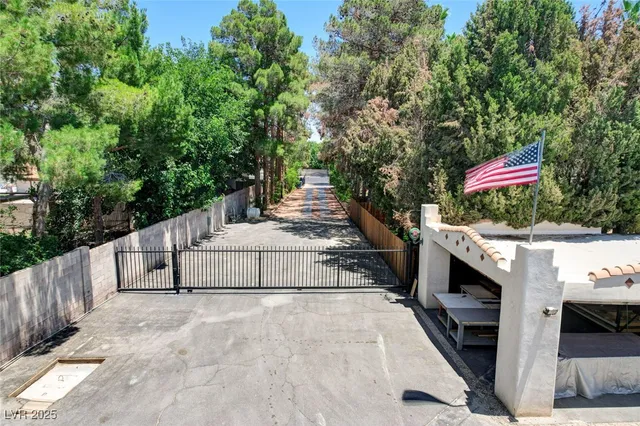 $1,998,000 | 5260 North Jones Boulevard, Las Vegas, NV 89130