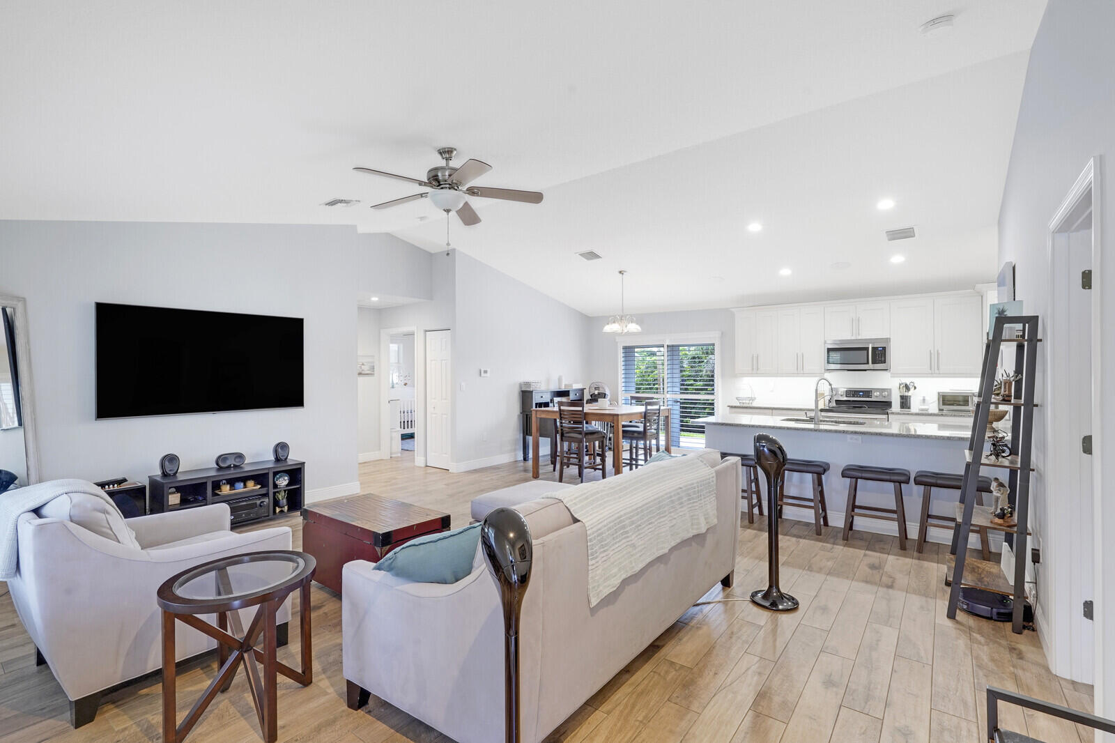 61 West Mango Road Lake Worth, FL 33467 - Photo 3 of 17 09_Image_9_mls