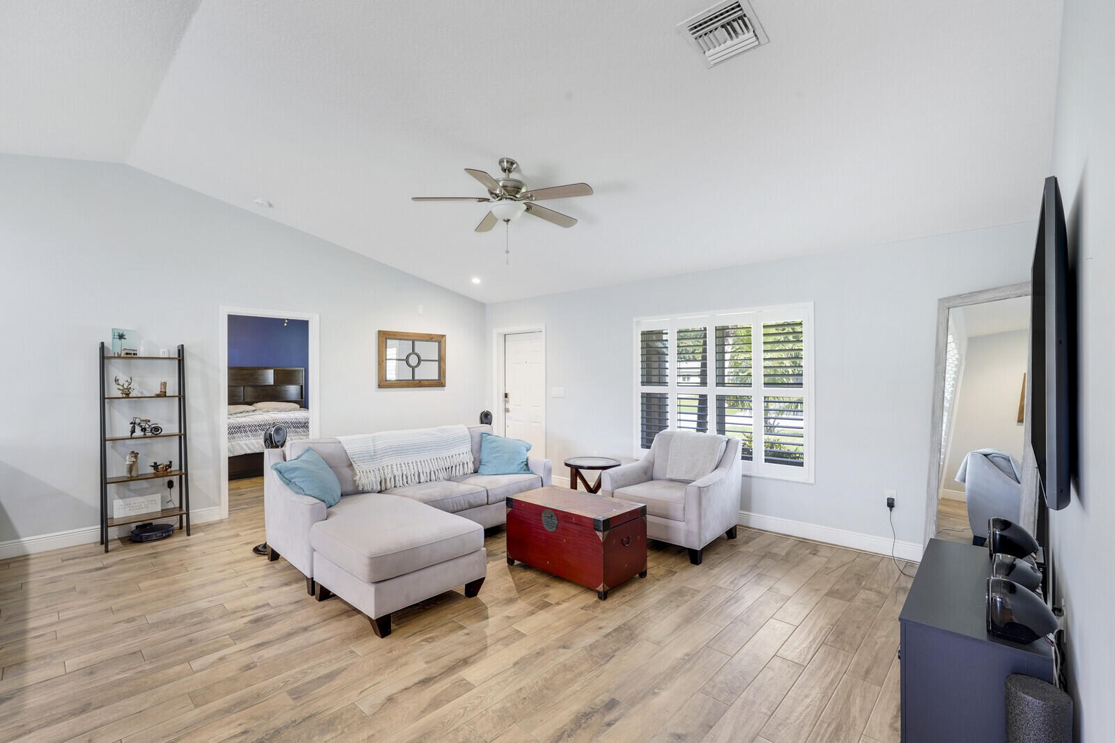 61 West Mango Road Lake Worth, FL 33467 - Photo 4 of 17 12_Image_12_mls