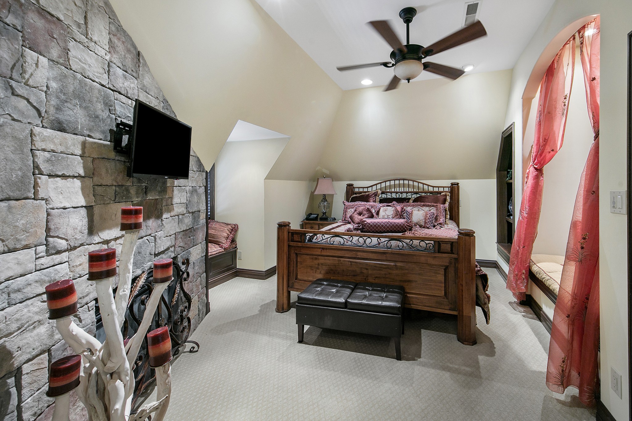 255 Villa Segrata North Ridge Road Sevierville, TN 37876 - Photo 52 of 78 a view of livingroom with furniture and a flat screen tv