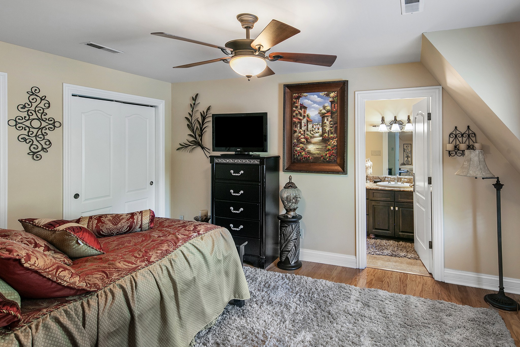 255 Villa Segrata North Ridge Road Sevierville, TN 37876 - Photo 58 of 78 a bedroom with a bed and a flat screen tv