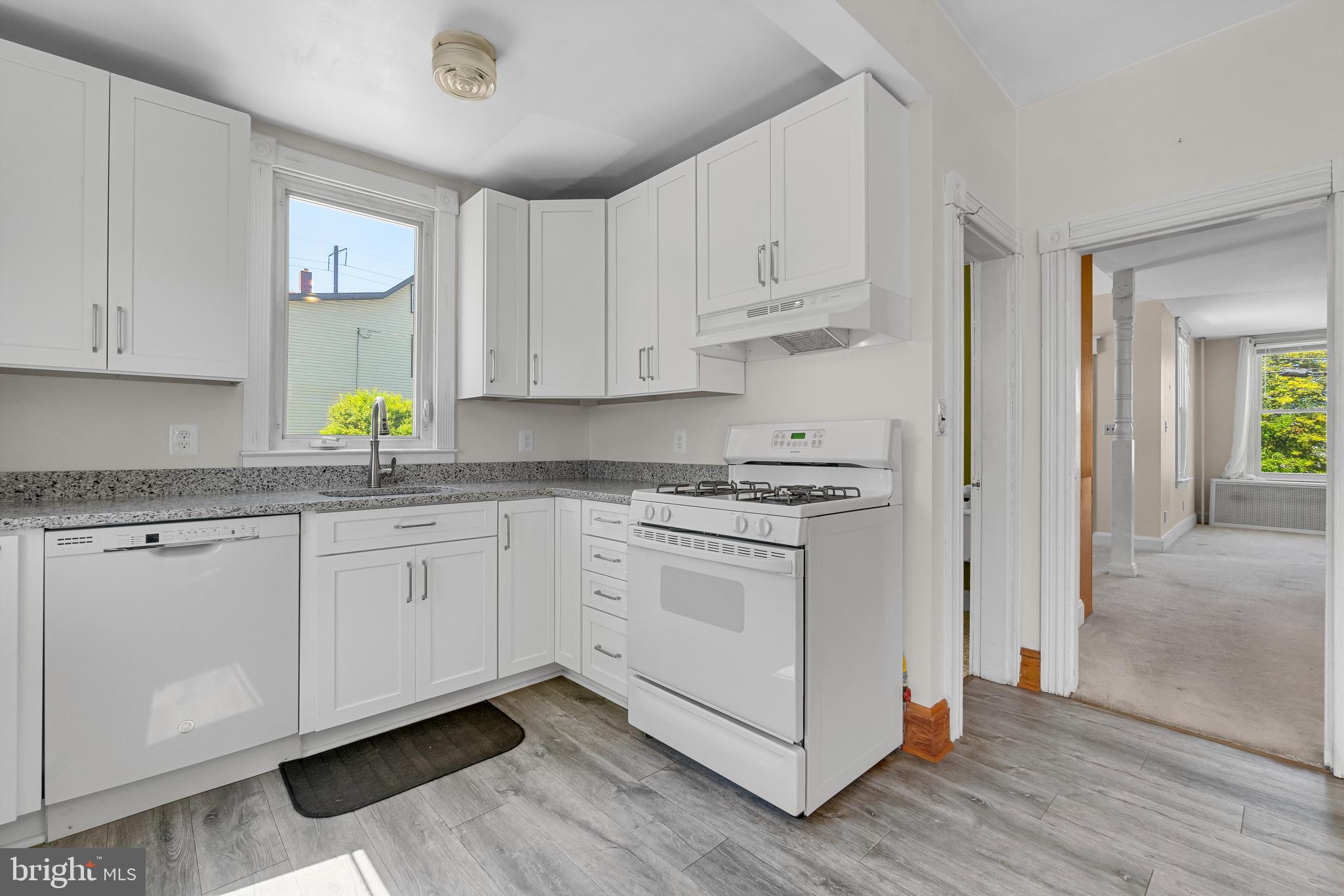 1008 Haverhill Road Baltimore, MD 21229 - Photo 9 of 29 Nice updated kitchen