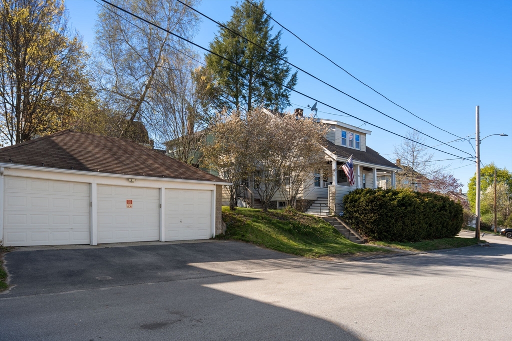 35 Boardman Street Worcester, MA 01606 - Photo 3 of 25
