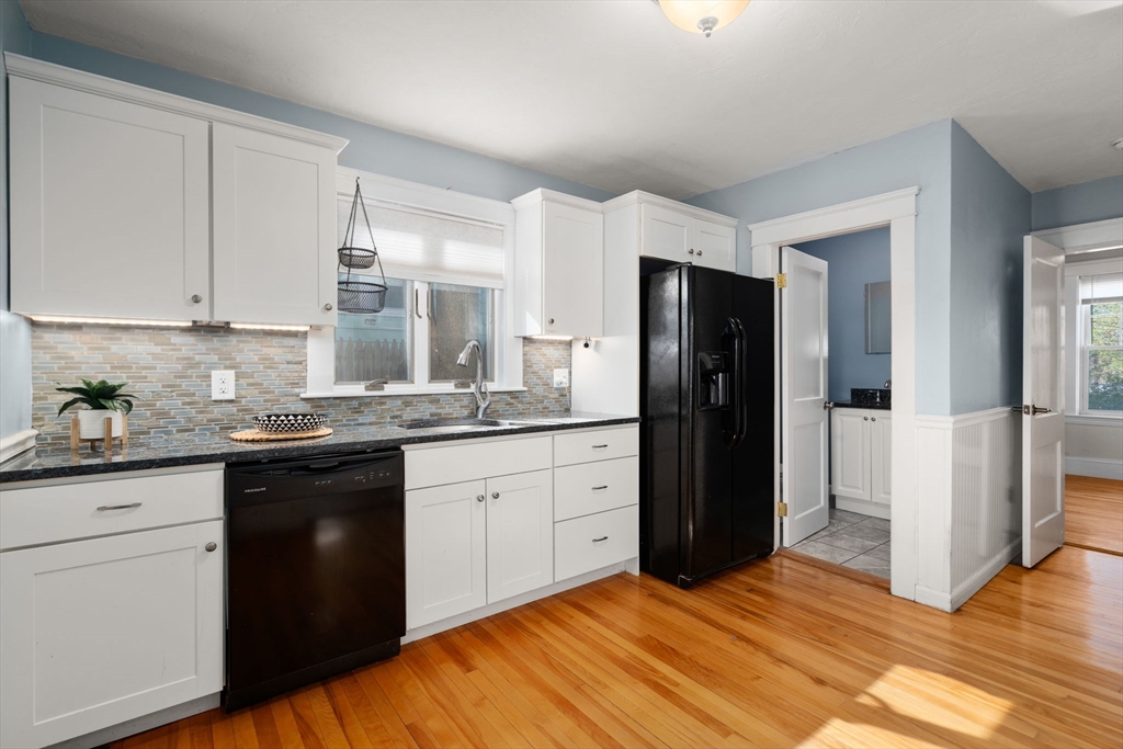 35 Boardman Street Worcester, MA 01606 - Photo 5 of 25