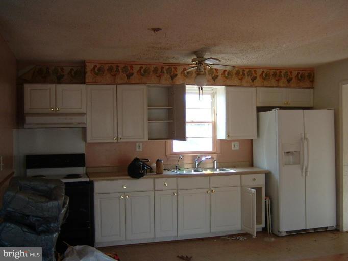 118 Brook View Road Front Royal, VA 22630 - Photo 2 of 4 Kitchen