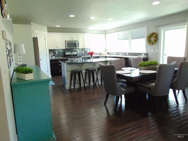 $524,900 | 983 South Street, Vale, OR 97918