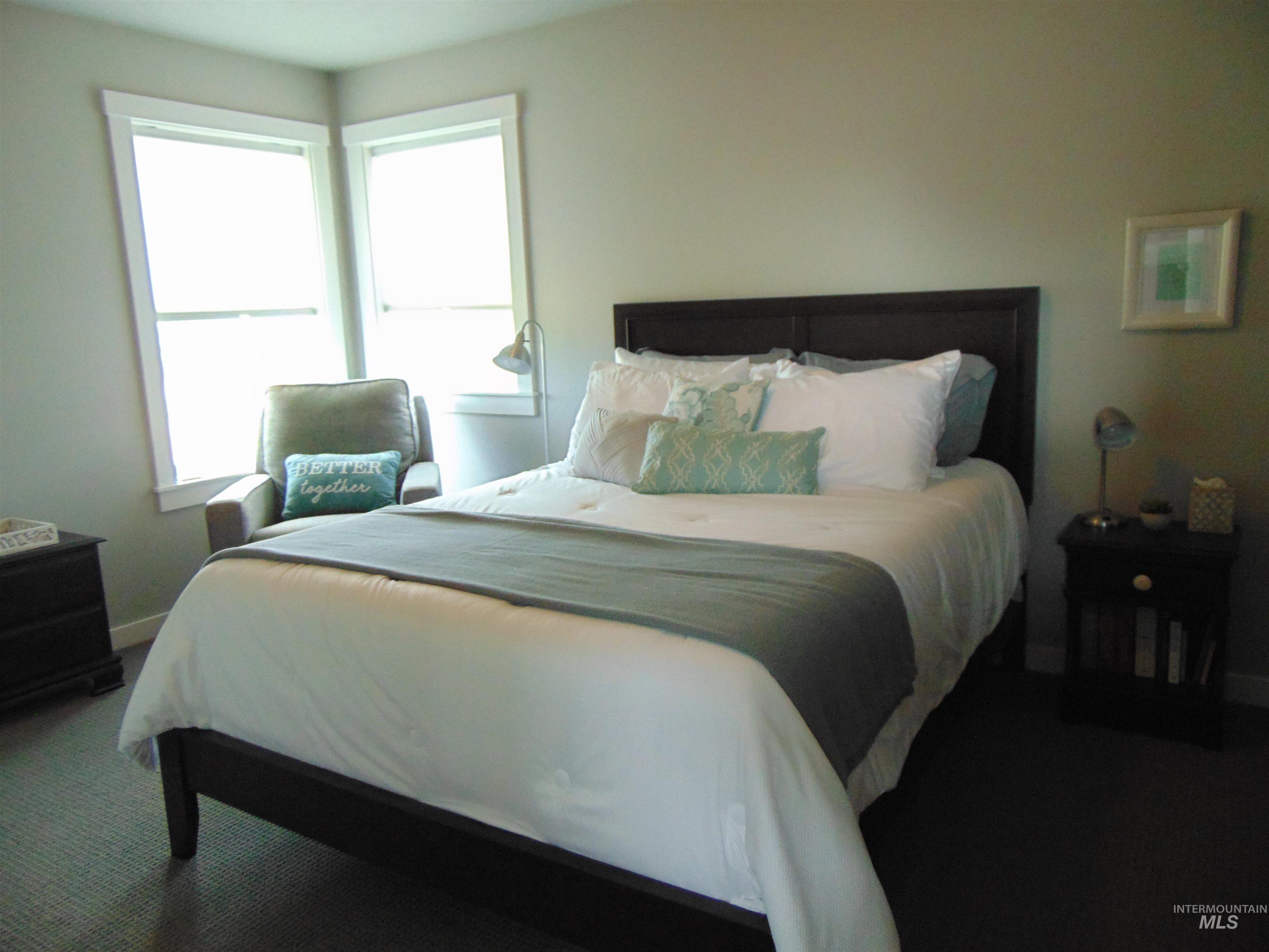 983 South Street Vale, OR 97918 - Photo 26 of 36 Bedroom featuring carpet flooring and baseboards