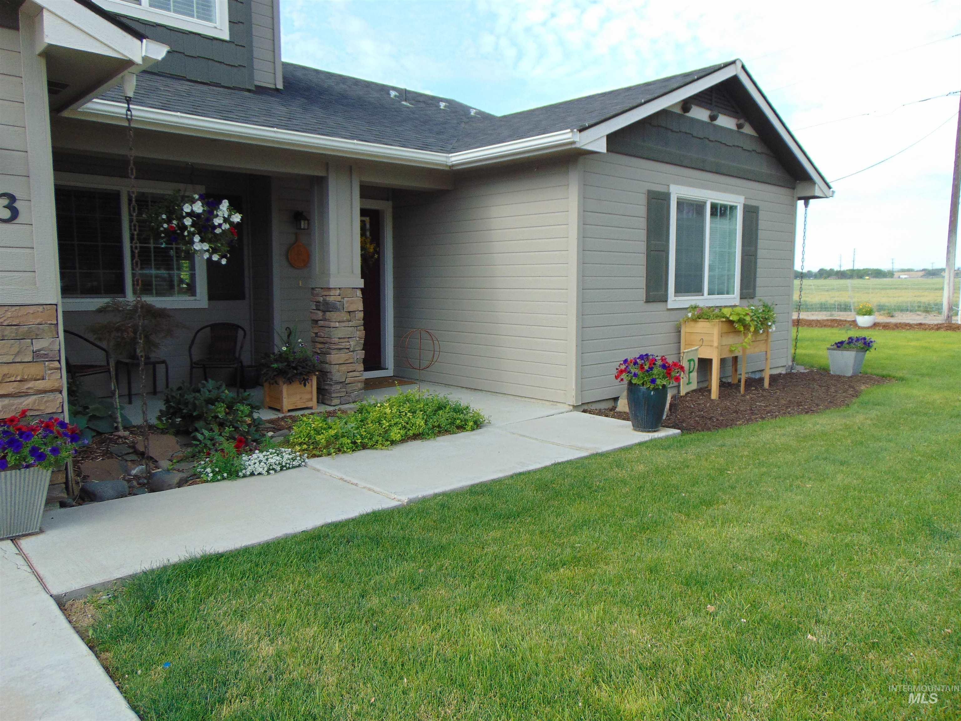 983 South Street Vale, OR 97918 - Photo 33 of 36 Doorway to property featuring a yard and roof with shingles