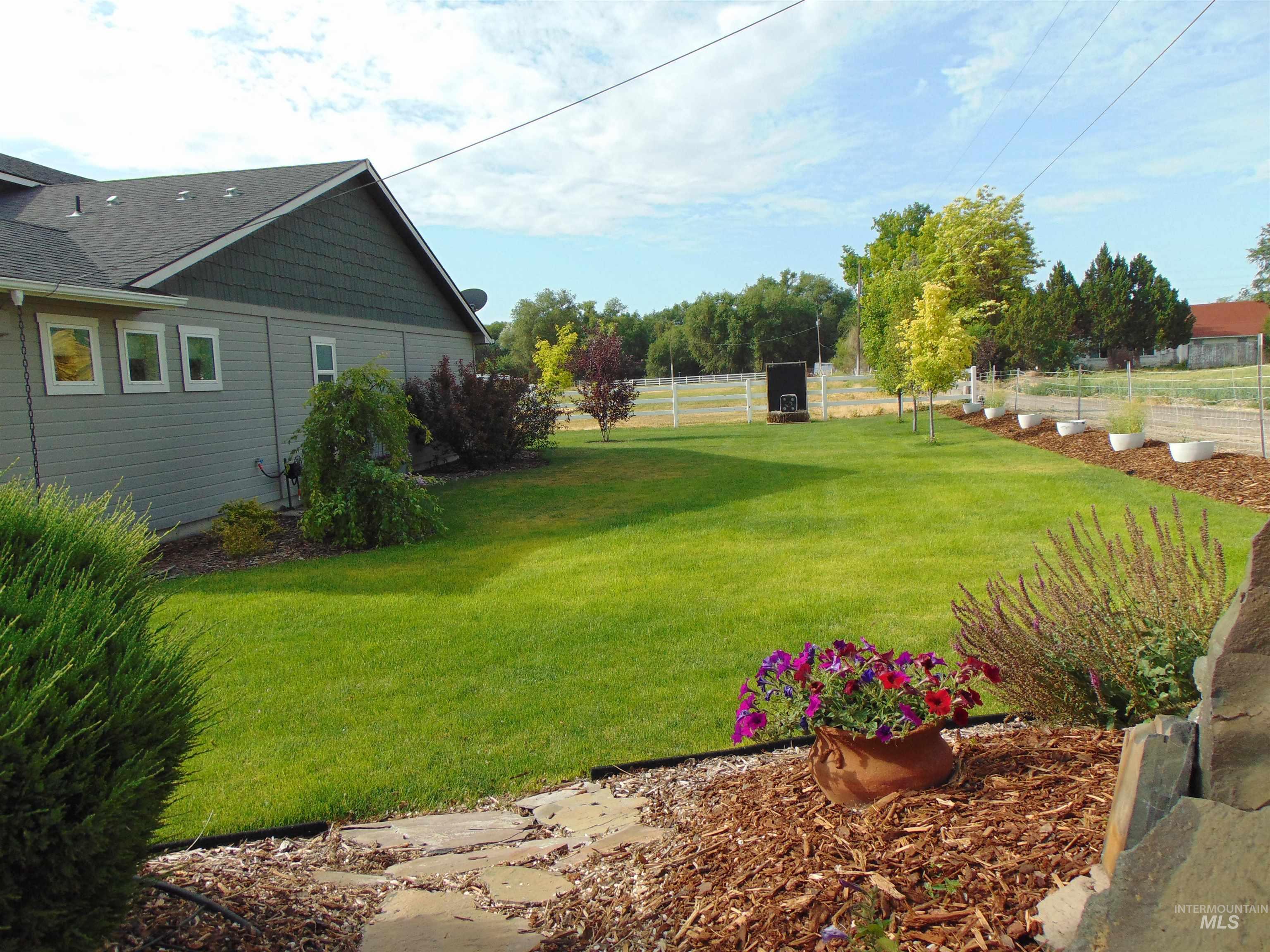 983 South Street Vale, OR 97918 - Photo 5 of 36 View of yard