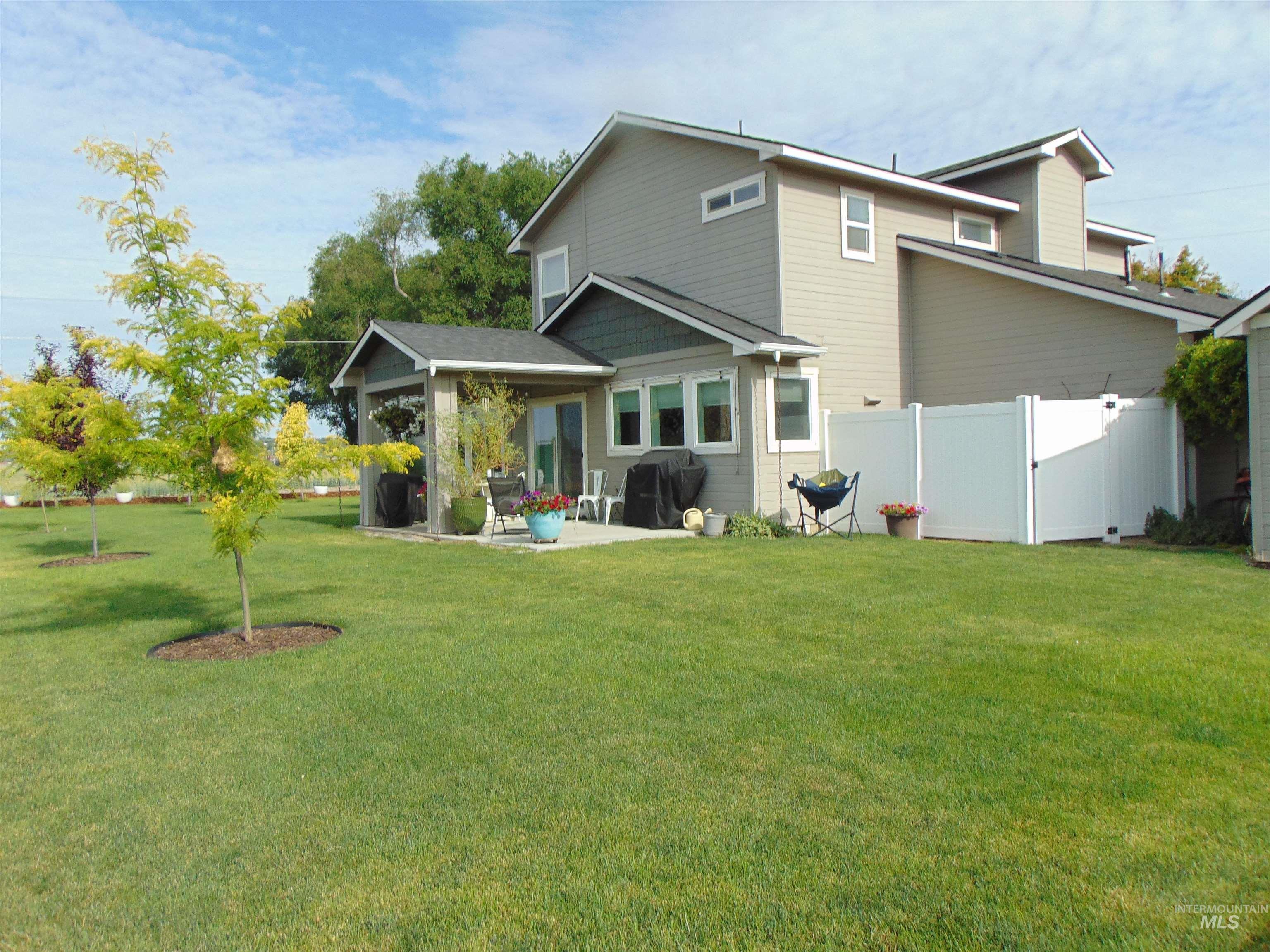 983 South Street Vale, OR 97918 - Photo 8 of 36 Back of house with a patio area