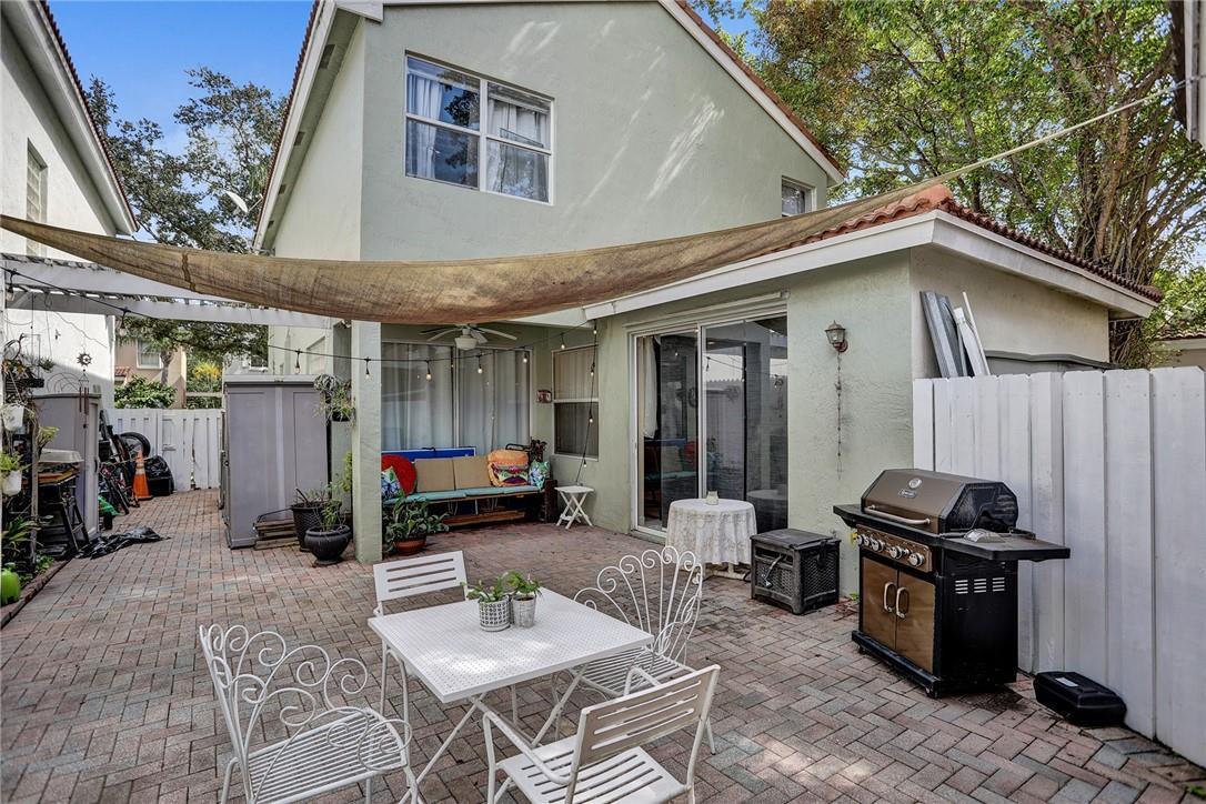 4000 Tree Top Road Hollywood, FL 33026 - Photo 24 of 28 *Large patio area/yard with all pavers*