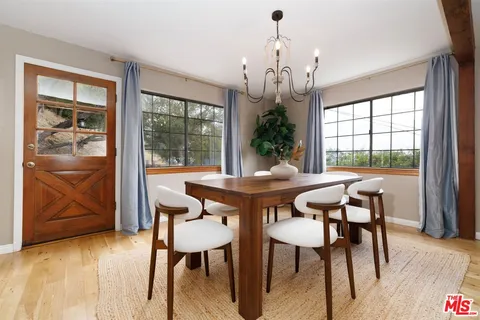 $2,595,000 | 2101 Tondolea Lane, La Canada Flintridge, CA 91011