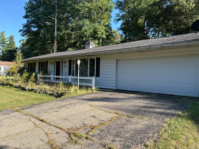 $1,800 | 5215 Merriman Road, Jackson, MI 49201