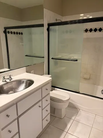 $1,800 | 5215 Merriman Road, Jackson, MI 49201