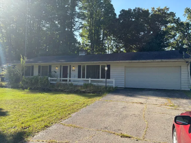 $1,800 | 5215 Merriman Road, Jackson, MI 49201