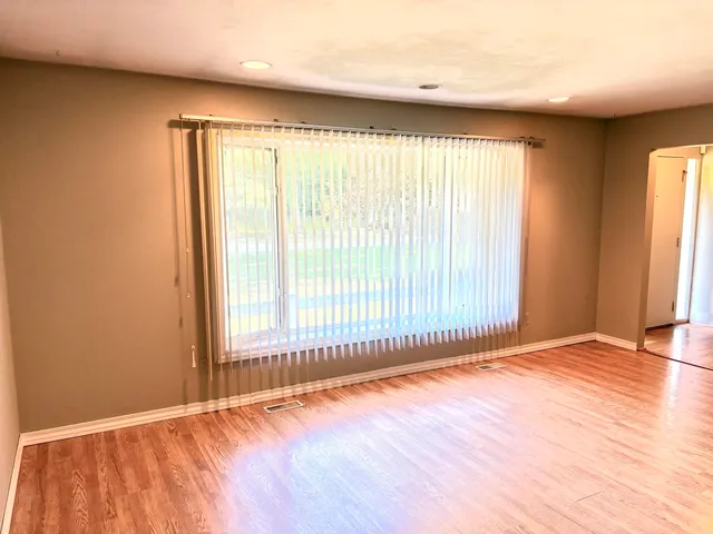 $1,800 | 5215 Merriman Road, Jackson, MI 49201