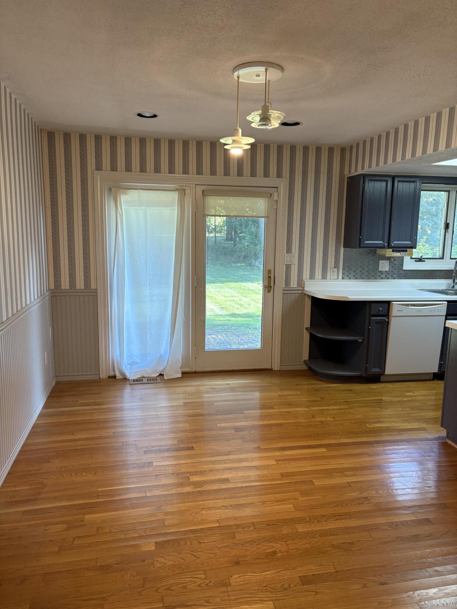 5215 Merriman Road Jackson, MI 49201 - Photo 7 of 16 IMG_2657