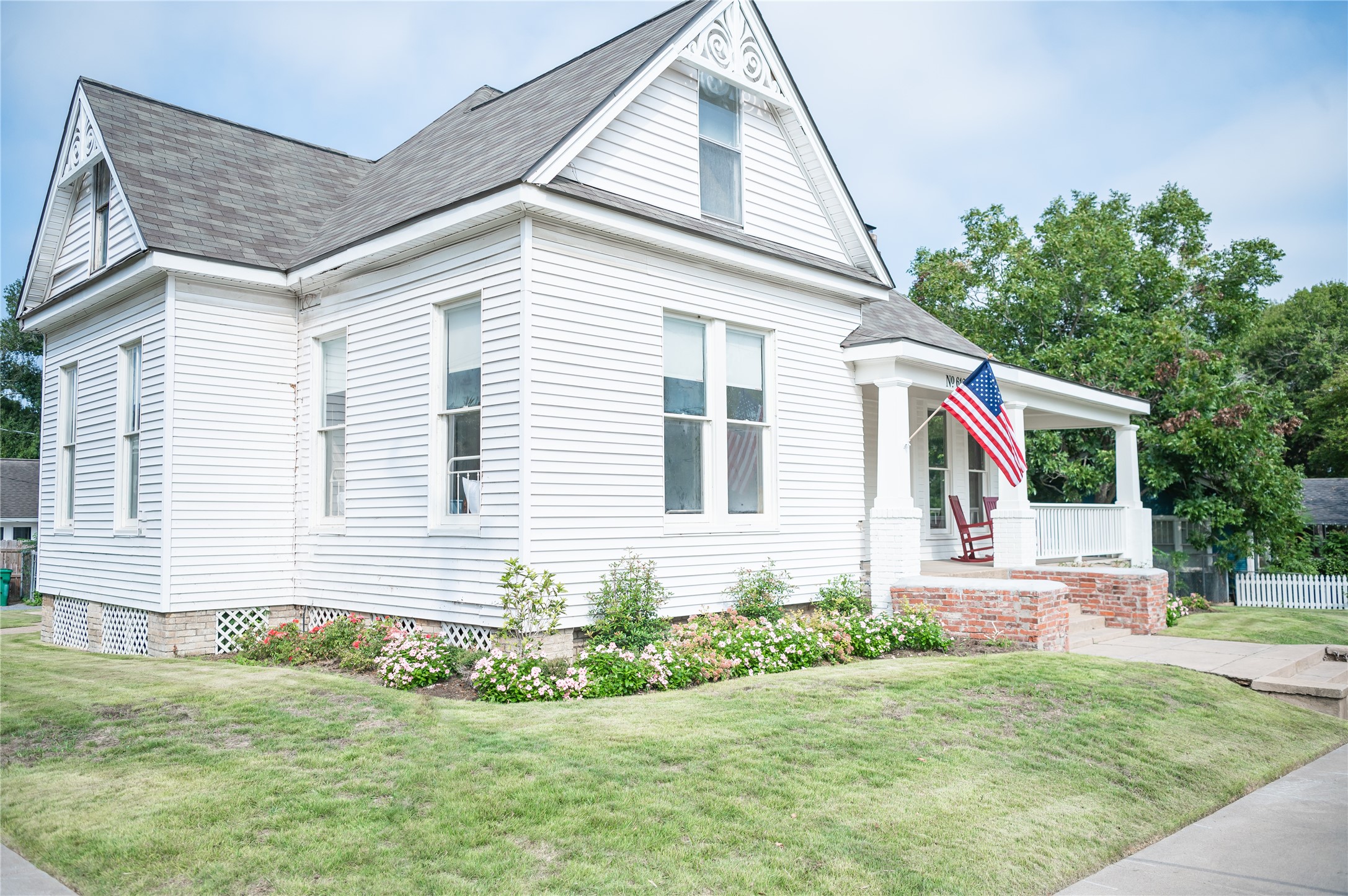 612 South Day Street Brenham, TX 77833 - Photo 4 of 44