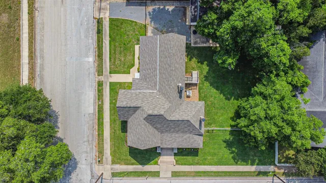 $444,000 | 612 South Day Street, Brenham, TX 77833