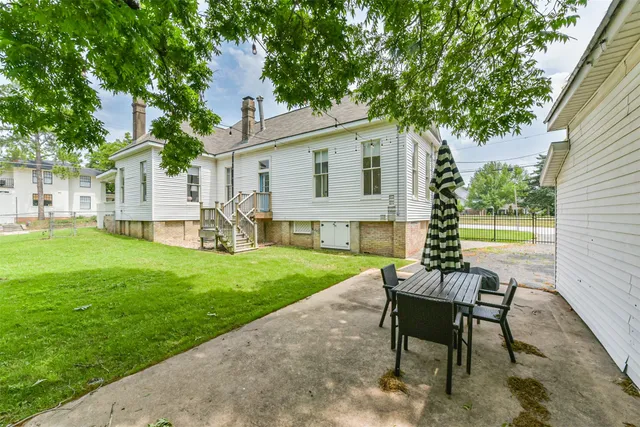 $444,000 | 612 South Day Street, Brenham, TX 77833