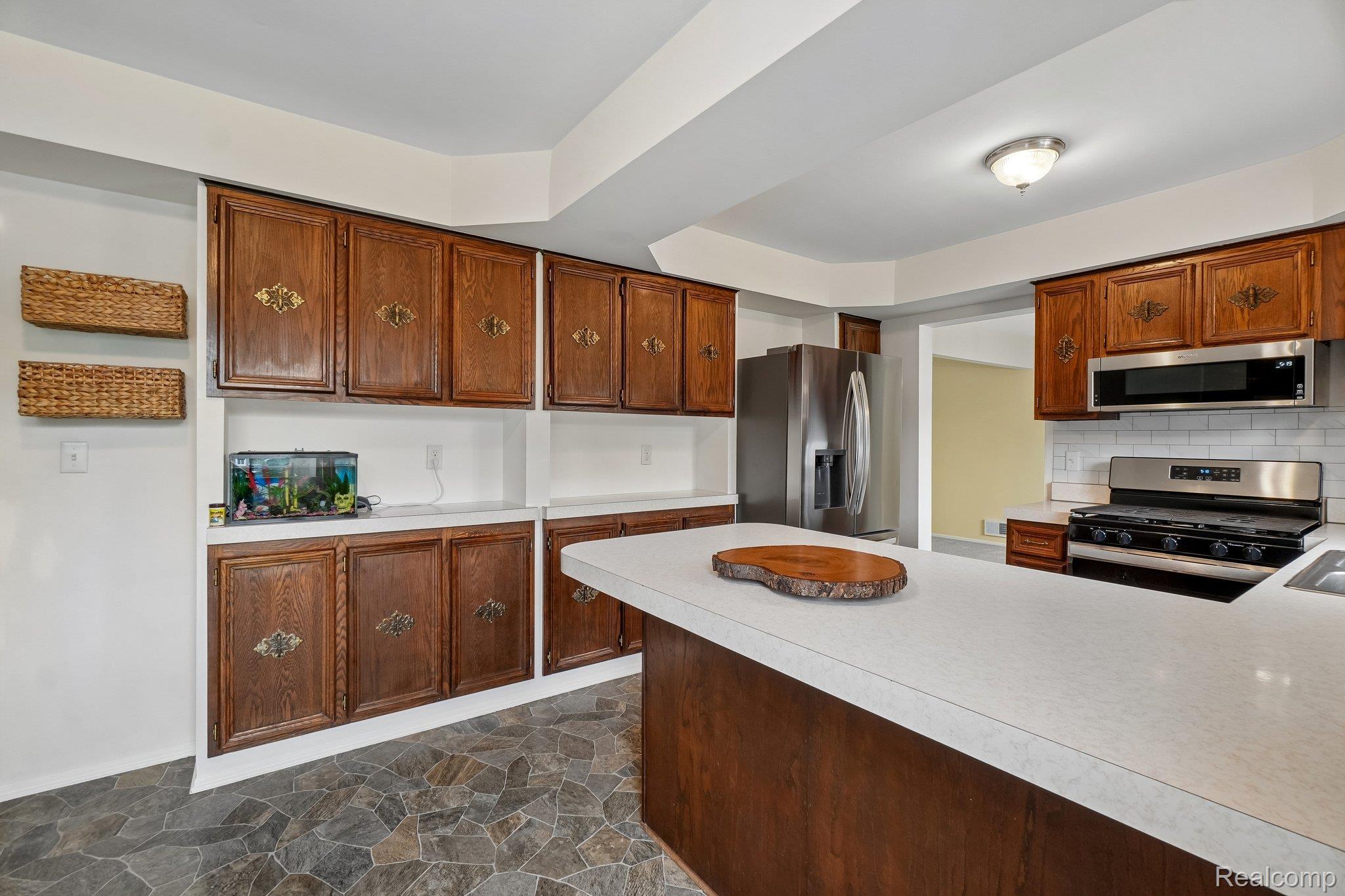 6046 Wedgewood Road Canton, MI 48187 - Photo 14 of 45 15-web-or-mls-Wedgewood Rd-S2206-015.jpg
