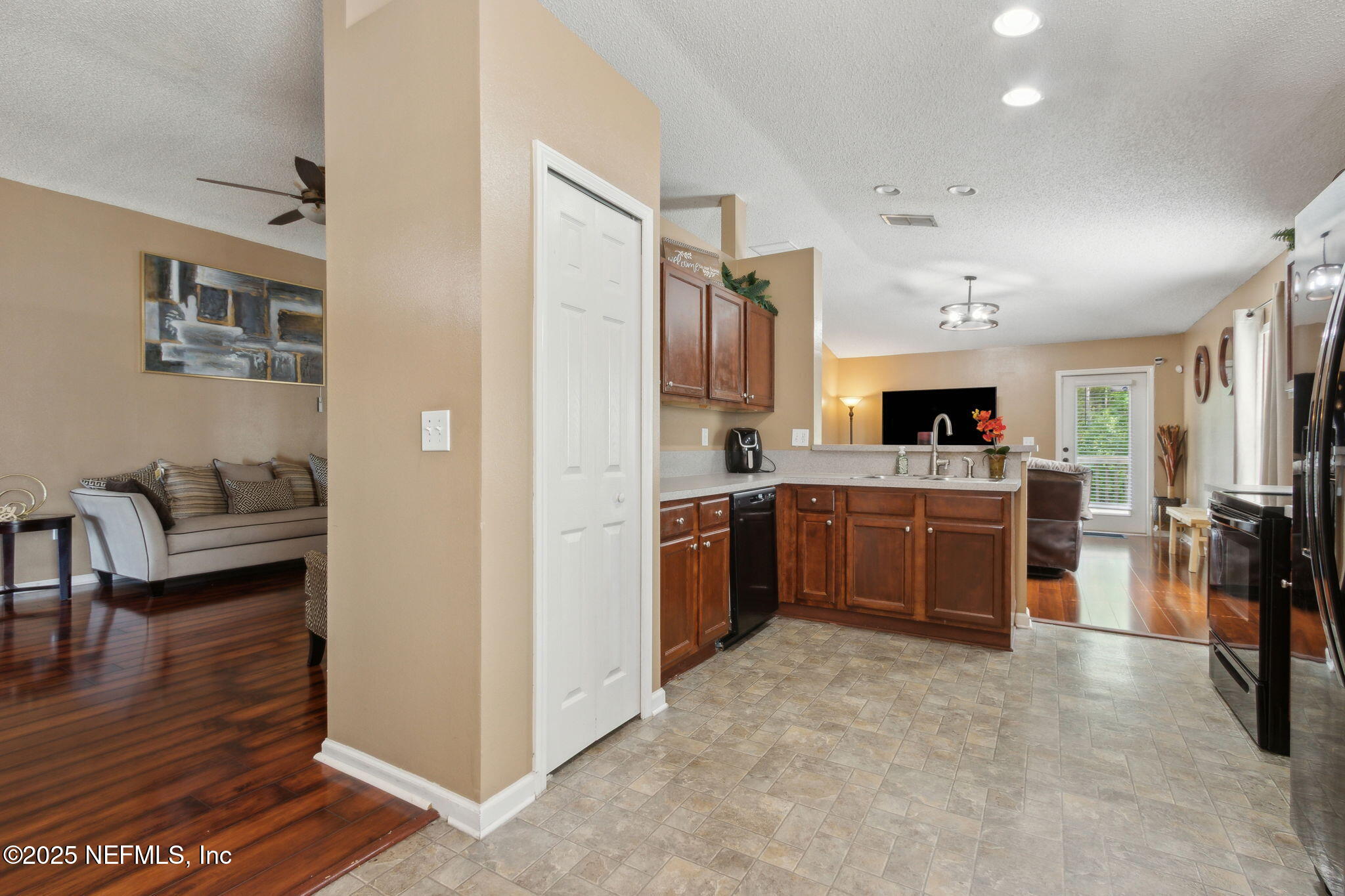 8740 Springtree Road Jacksonville, FL 32210 - Photo 19 of 44 21-web-or-mls-8740 Springtree Rd-21