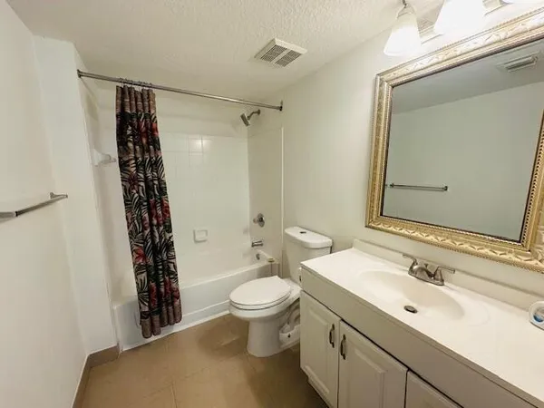 $2,425 | 401 Villa Circle, Boynton Beach, FL 33435