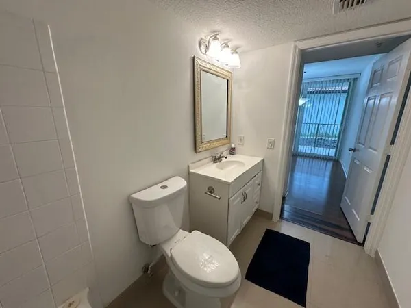 $2,425 | 401 Villa Circle, Boynton Beach, FL 33435