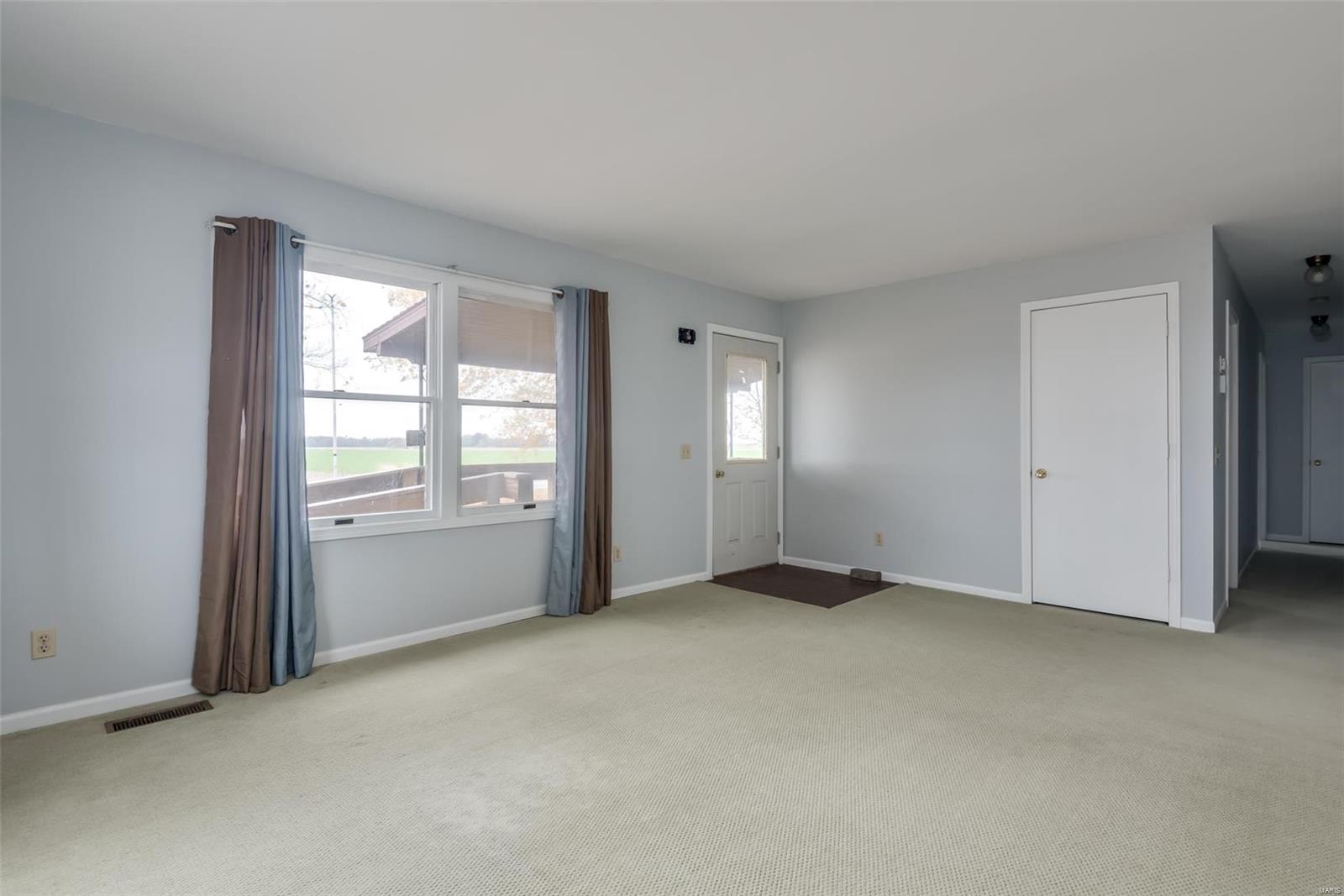 15523 South Grand Road Nashville, IL 62263 - Photo 4 of 33 Gallery Image 4