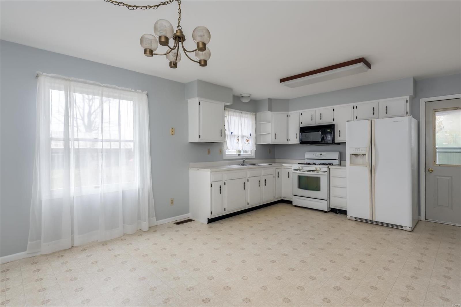 15523 South Grand Road Nashville, IL 62263 - Photo 6 of 33 Gallery Image 6