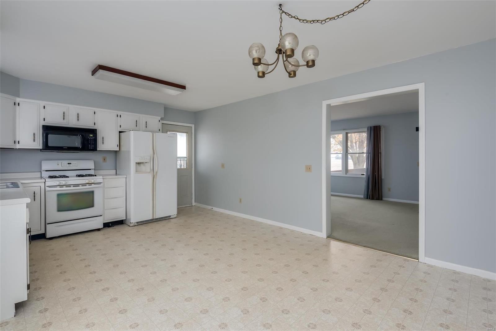 15523 South Grand Road Nashville, IL 62263 - Photo 8 of 33 Gallery Image 8