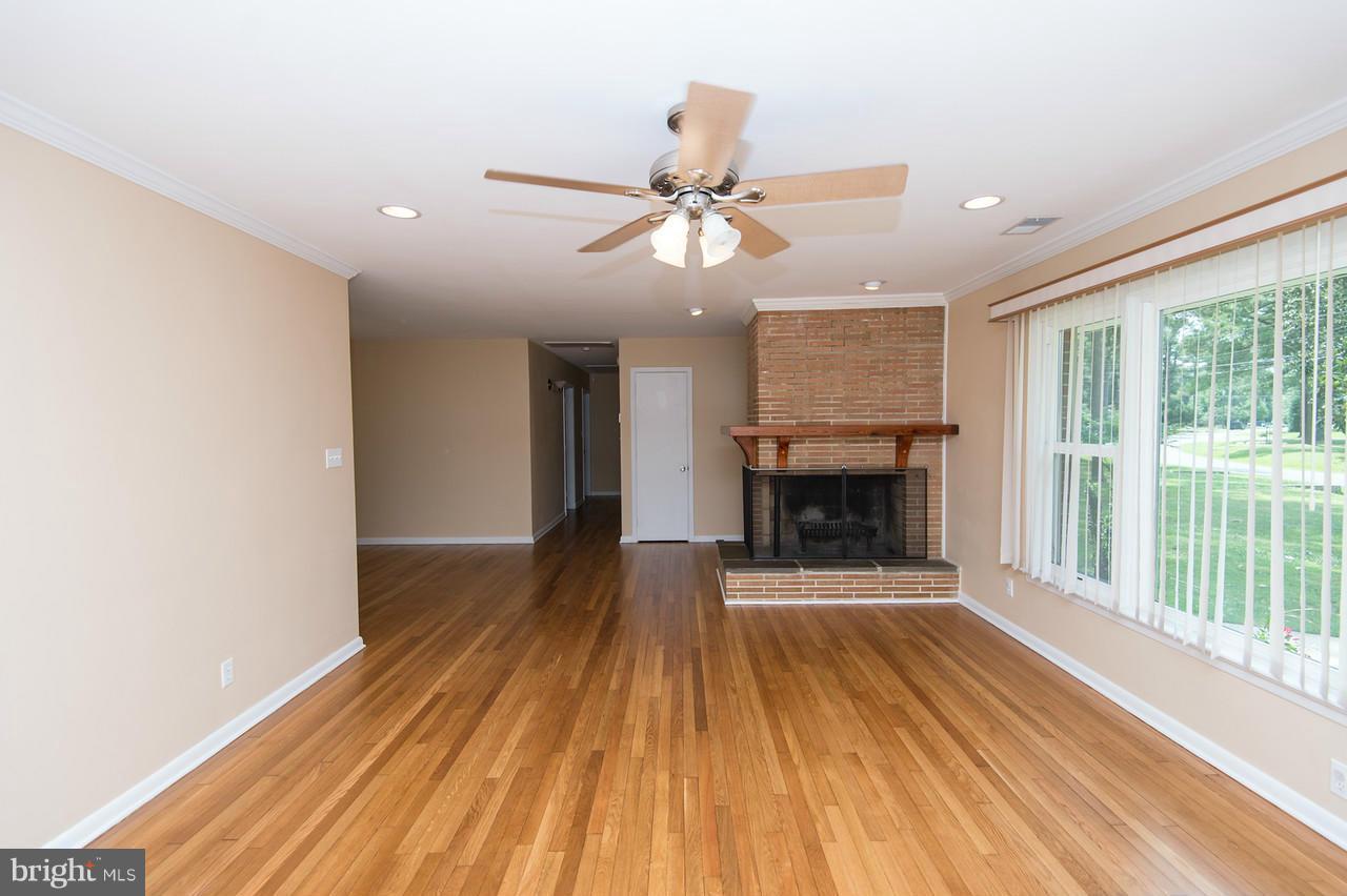18 Algonquin Road Cambridge, MD 21613 - Photo 11 of 28 Living Room